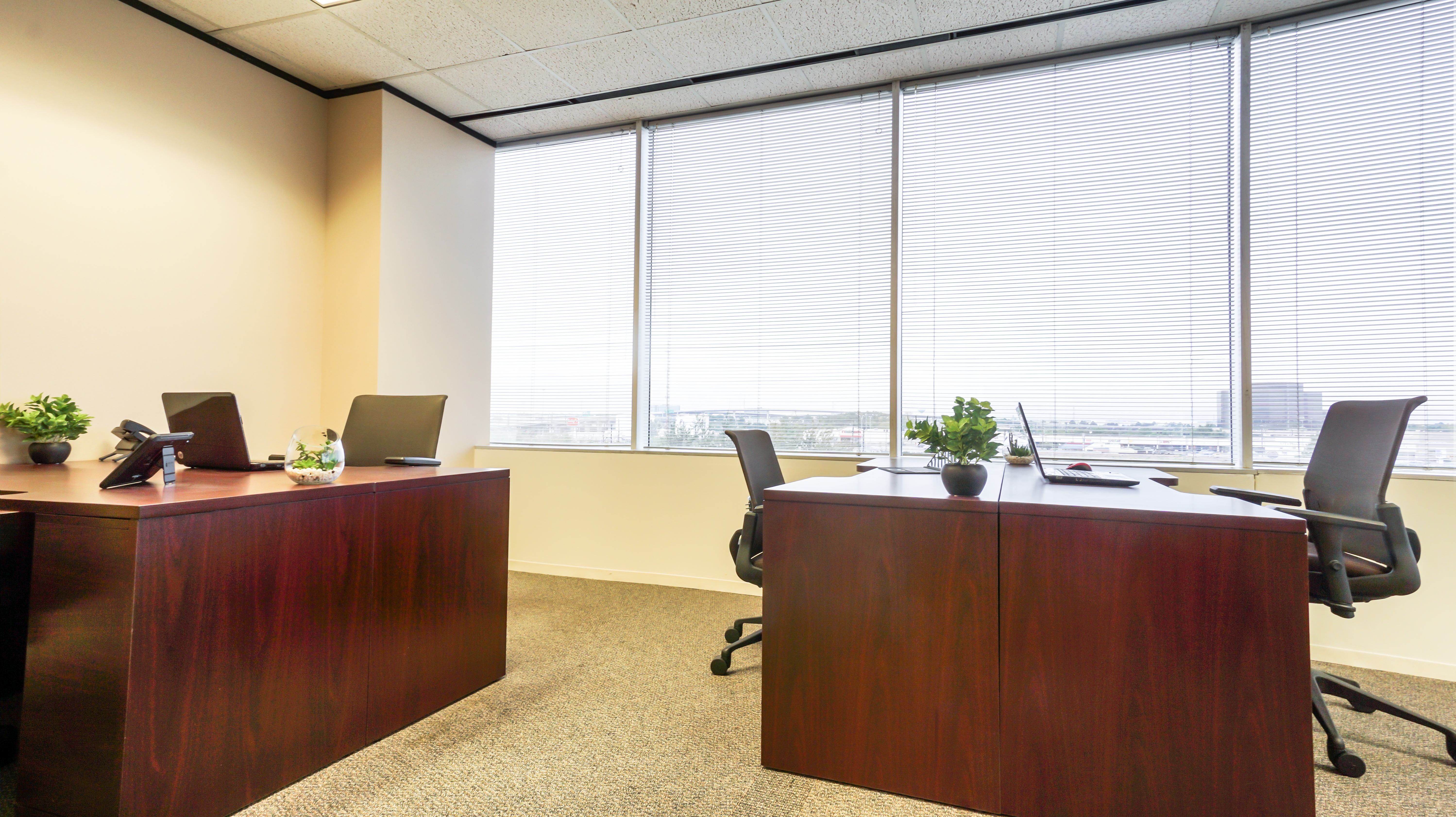 Corner Offices in North Houston Executive Suites
